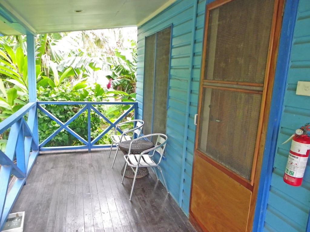 Ratu Kini Backpackers And Dive Resort Mana Island Bilik gambar