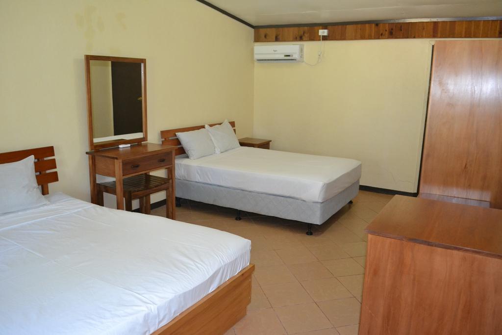 Ratu Kini Backpackers And Dive Resort Mana Island Bilik gambar