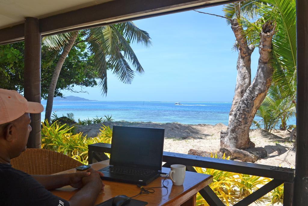 Ratu Kini Backpackers And Dive Resort Mana Island Bilik gambar