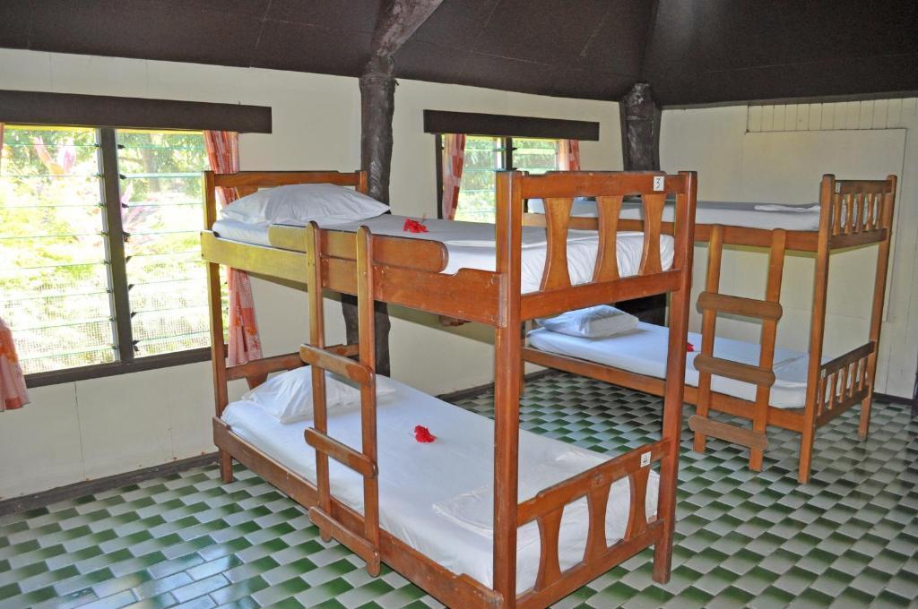 Ratu Kini Backpackers And Dive Resort Mana Island Bilik gambar