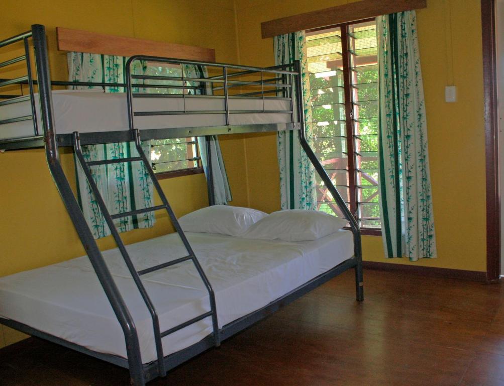 Ratu Kini Backpackers And Dive Resort Mana Island Bilik gambar