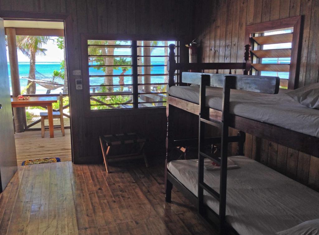 Ratu Kini Backpackers And Dive Resort Mana Island Bilik gambar